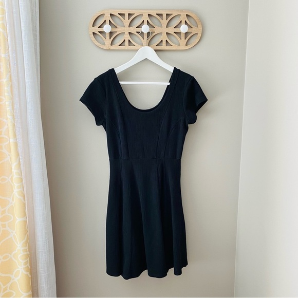 Maeve by Anthro. Short Sleeve Fit and Flare Dress Black Sz Small - Picture 1 of 8